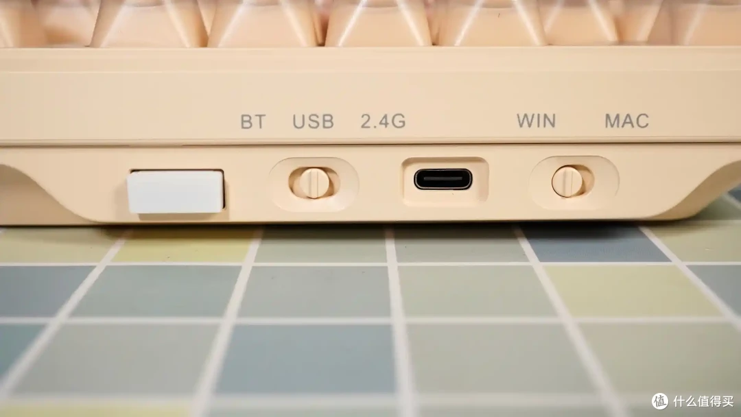 颜值与功能都很不错 - BOW-G98粉底液三模机械键盘