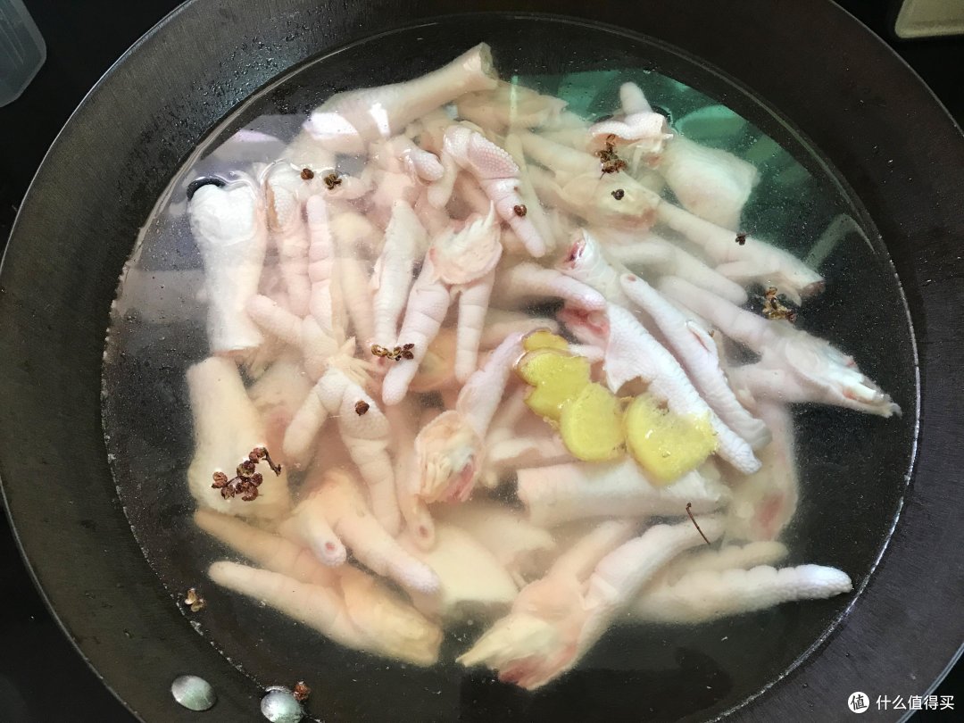 自制酸辣柠檬鸡爪，记住2个小窍门，Q弹脆爽，酸辣入味又解馋