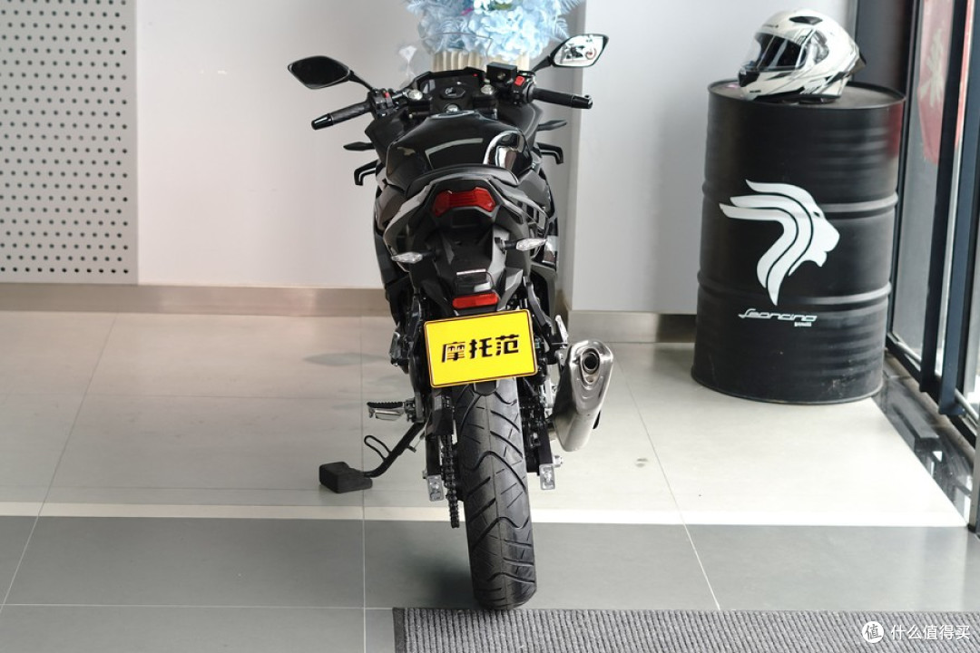 动力被国产吊打,GSX250R凭啥火了快十年?