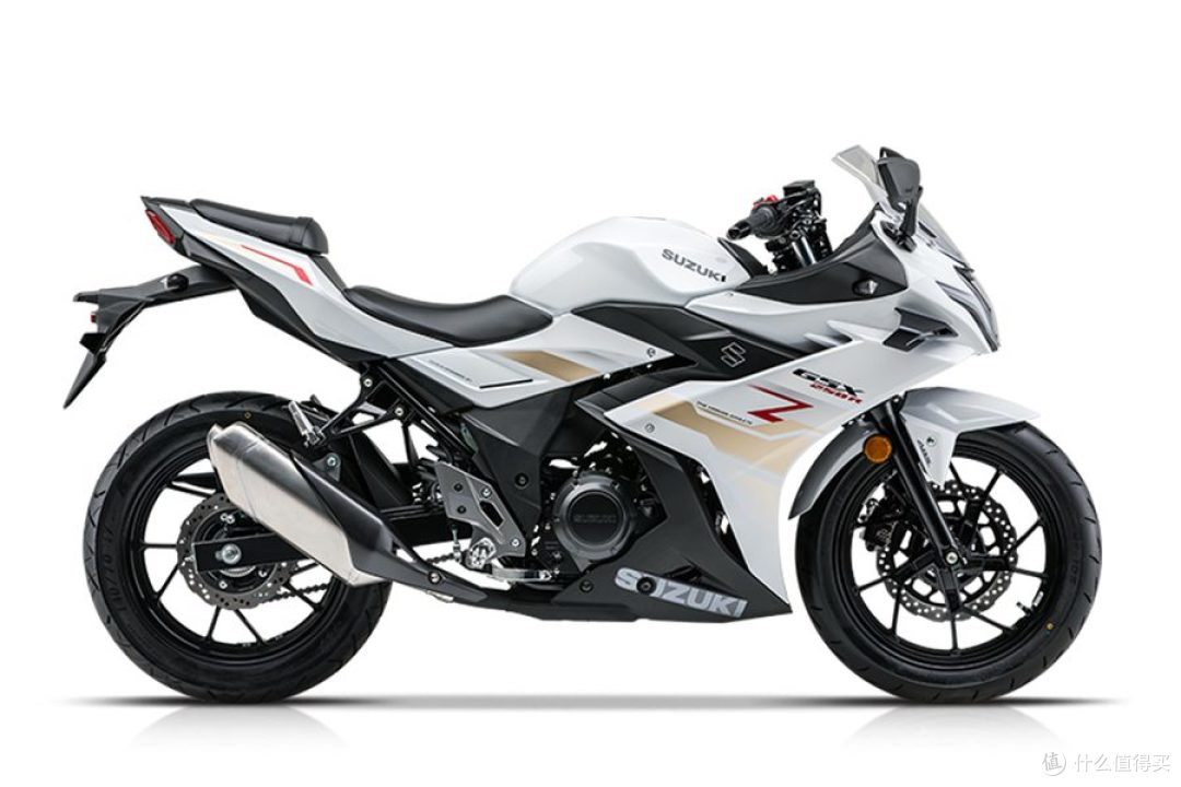 动力被国产吊打,GSX250R凭啥火了快十年?