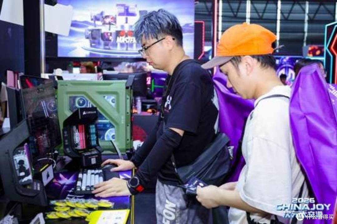 ↑在展台试玩平台的玩家