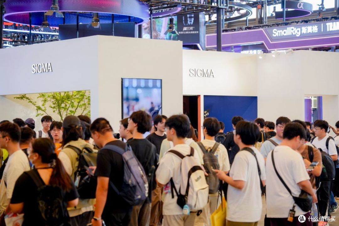 适马F1.2阵容亮相ChinaJoy:零元租试拍