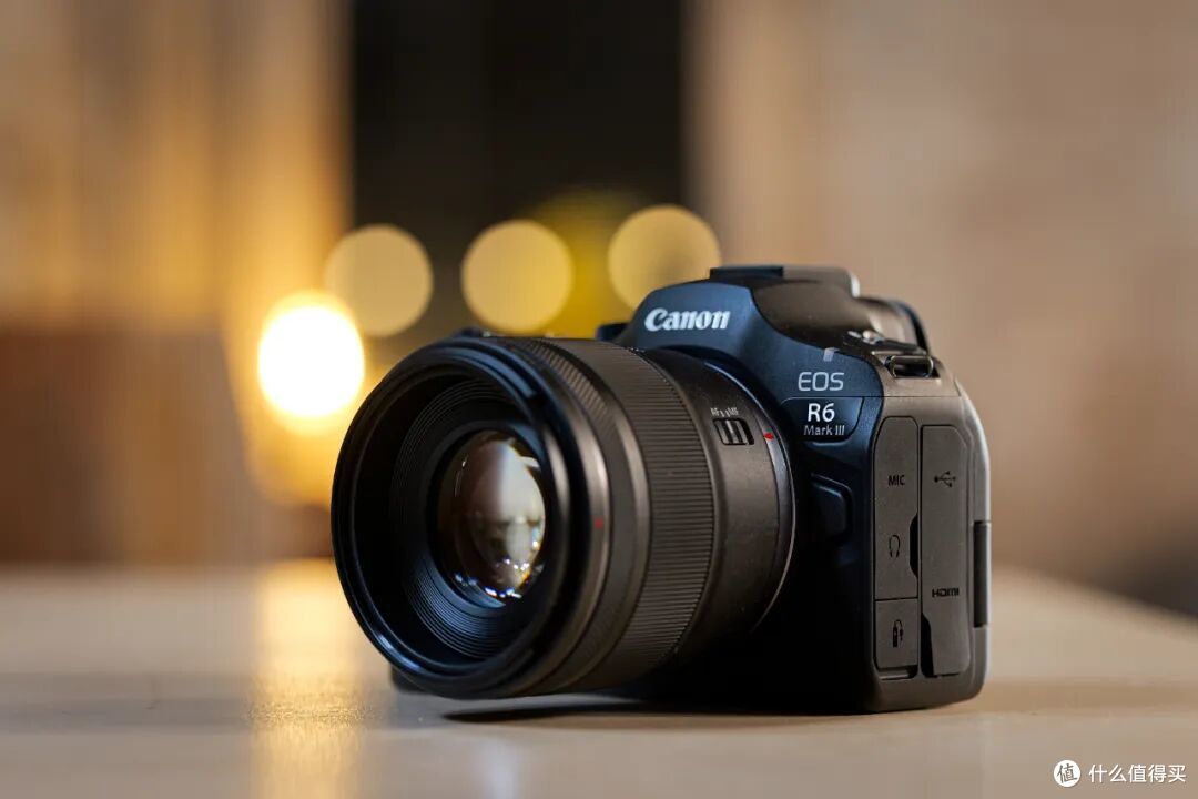 从4000砸到2690!佳能RF45mm F1.2,算是真能捡漏了