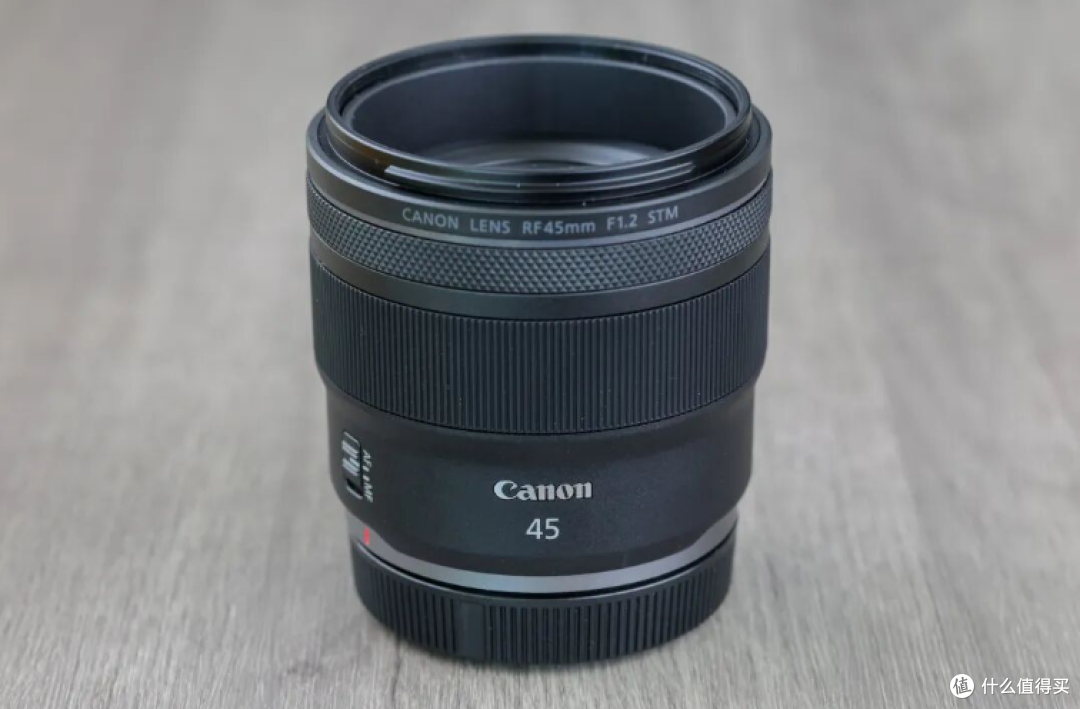 从4000砸到2690!佳能RF45mm F1.2,算是真能捡漏了
