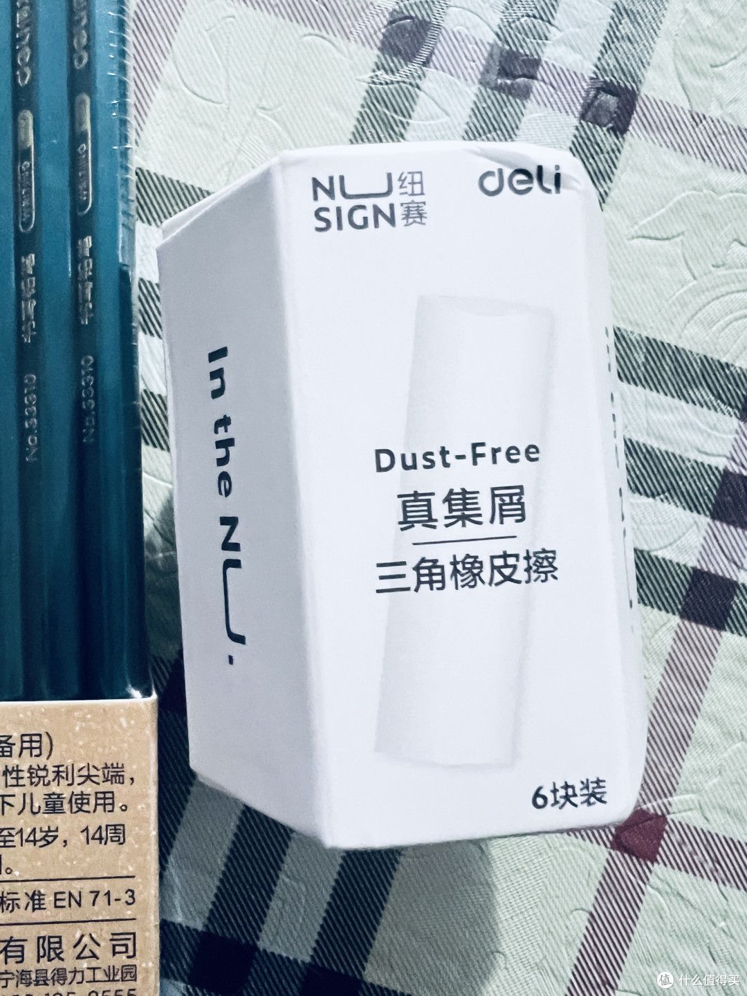 书桌常备好物：得力铅笔与橡皮，实用又安心的书写搭档