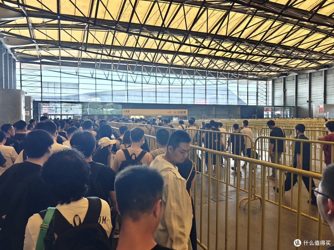 CJ展9点入场,大家都在排队了吗?唐族HE展台见闻