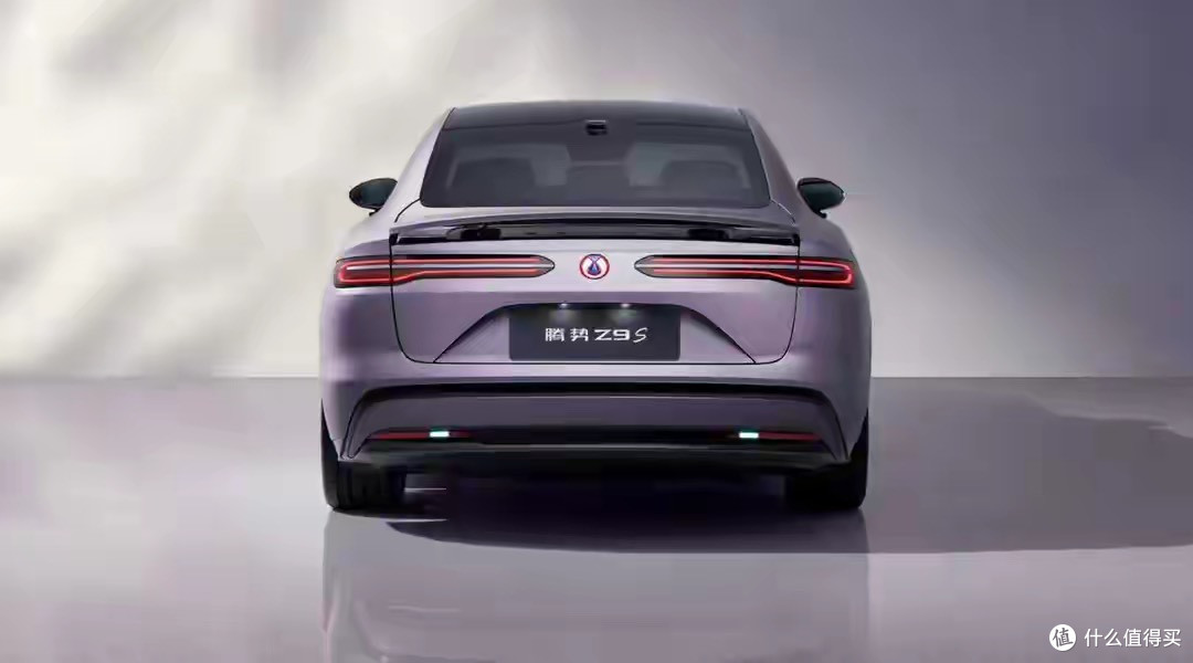 比亚迪8月三连炸!11.5万起闪充B级车,联手千匹轿跑围剿全场