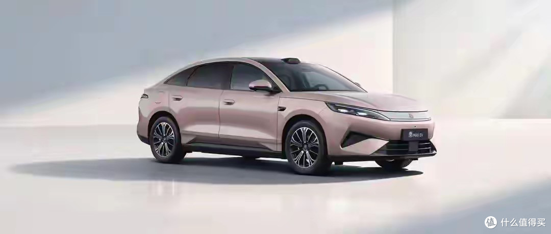 比亚迪8月三连炸!11.5万起闪充B级车,联手千匹轿跑围剿全场