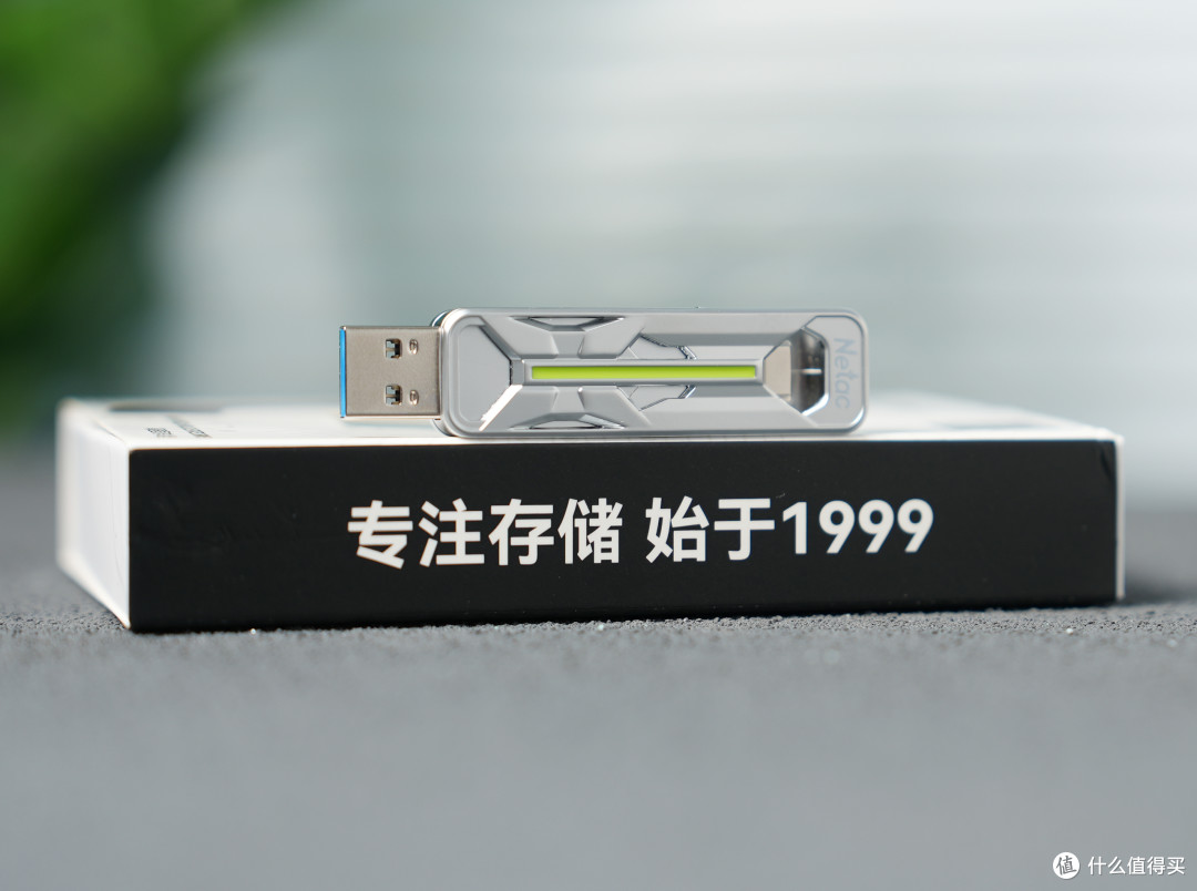 朗科US26固态U盘评测:双口支架,iPhone扩容真好用!