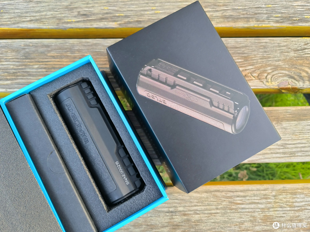 一筒搞定远近照明！艾美能特BTL50：电控变焦全能战术手电体验