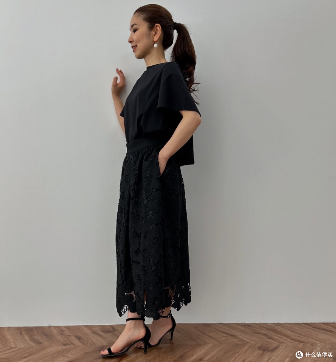 她身高只有156cm,凭借这些穿搭小心机,硬是闯出自己的时尚赛道