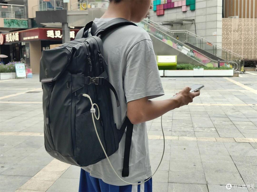 终于不用来回换背包折腾,通勤打球短途出行一个宙斯Z air就够用