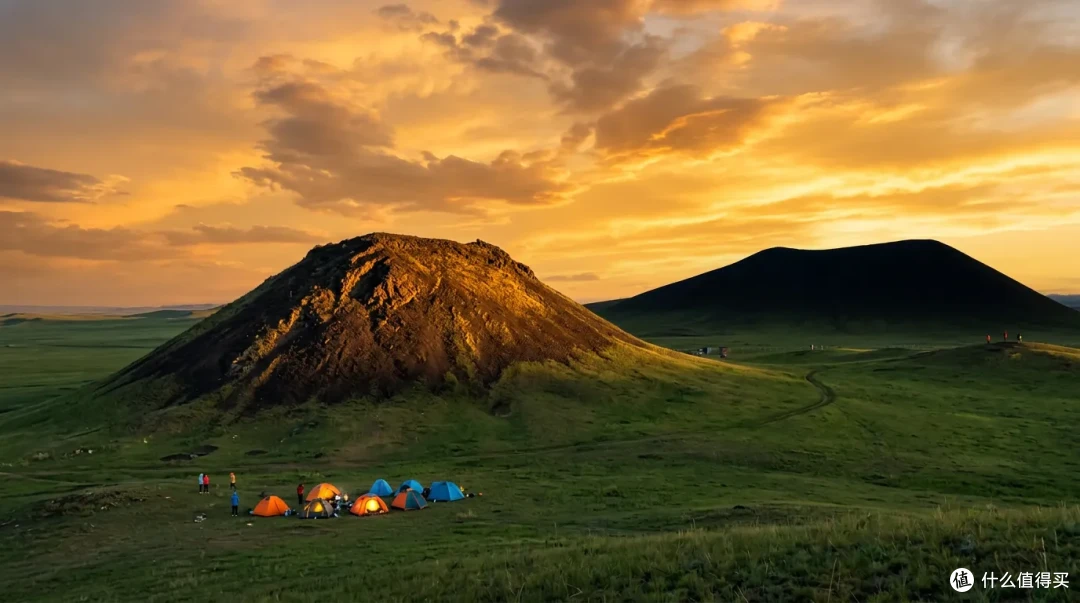 一万年前喷发过，能登顶捡火山弹！内蒙古乌兰哈达，是坐落在草原上的火山博物馆