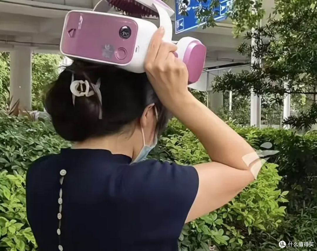 "生物共振"头盔卖十万,戴完头晕还让坚持戴?拆开一看:三无