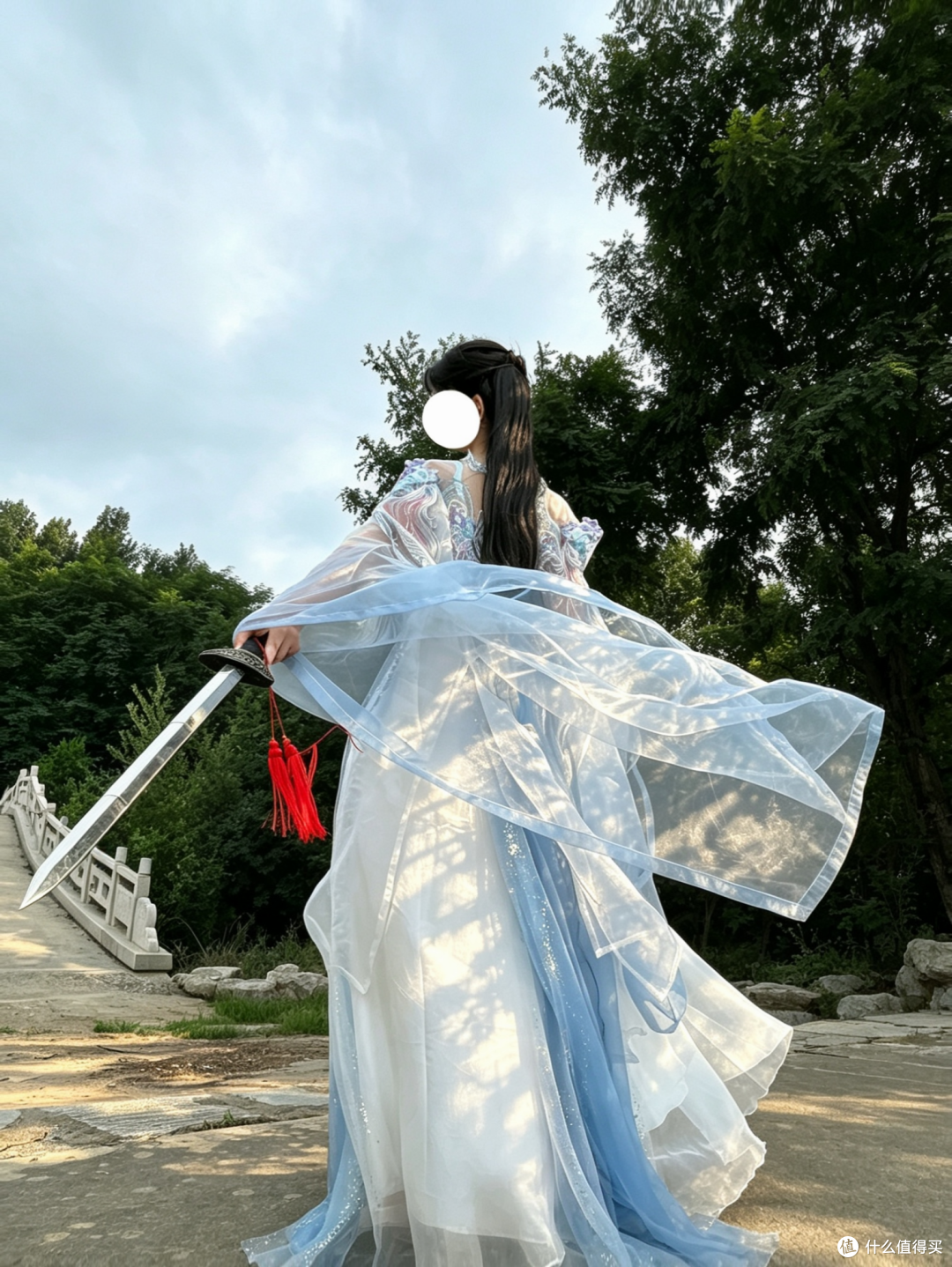 云水入裙｜十二深衣，一衣兼具仙骨与侠风