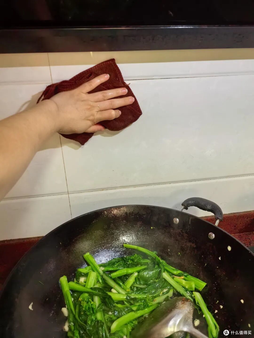 果然，还是老妈更会生活！分文不花，就把厨房打理得井井有条
