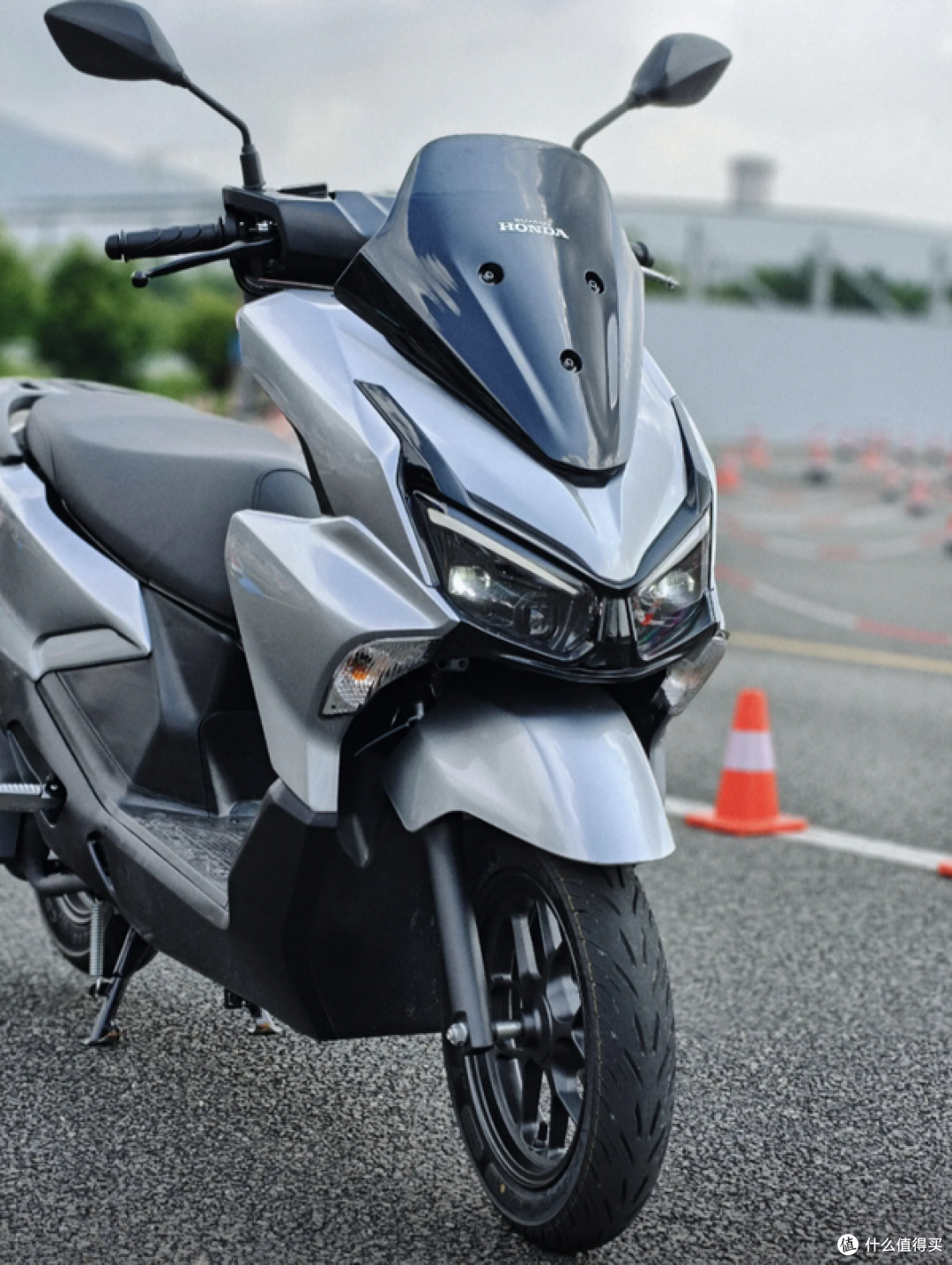 最高10280，ABS加TCS都安排上，五羊本田 NWT125这次不再挤牙膏！