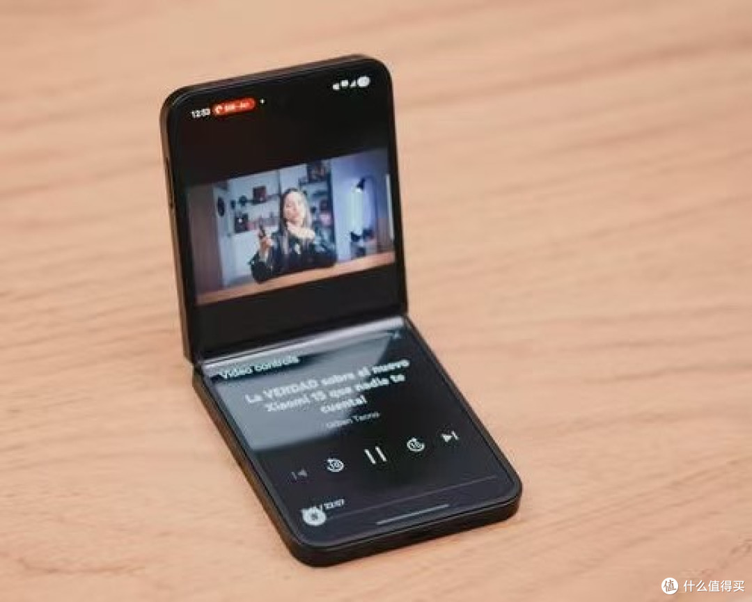 三星Z Flip7 FE折叠屏：通勤神器？