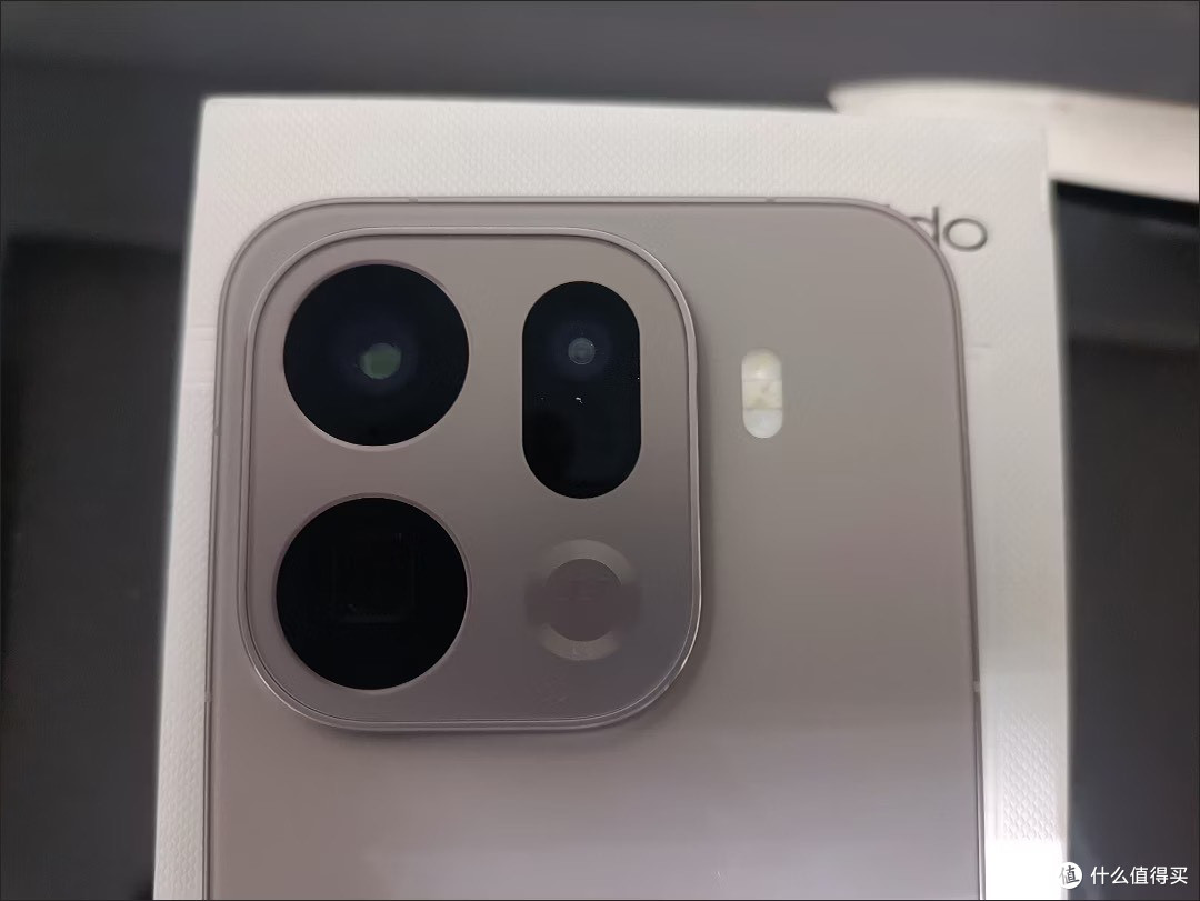 OPPO Find X9 Pro:这台"7500mAh+哈苏2亿长焦"旗舰
