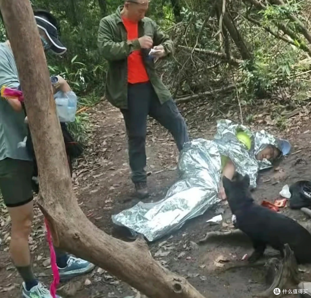 山野备忘录|网上组队需谨慎!队友走远,他一个人在 4000 米深山里等天亮