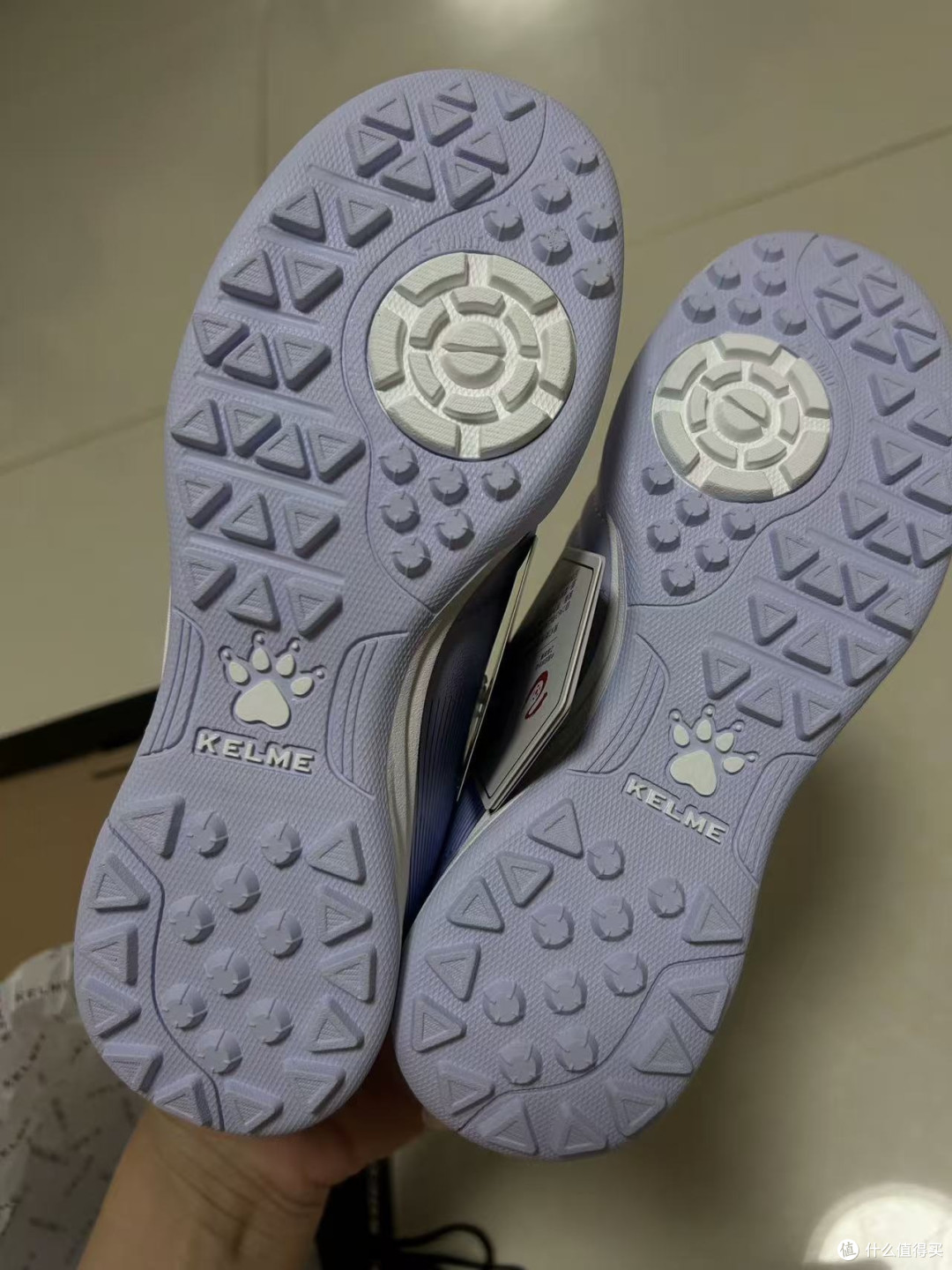 男女童都能穿!这双TF碎钉鞋让我娃成了训练场小旋风