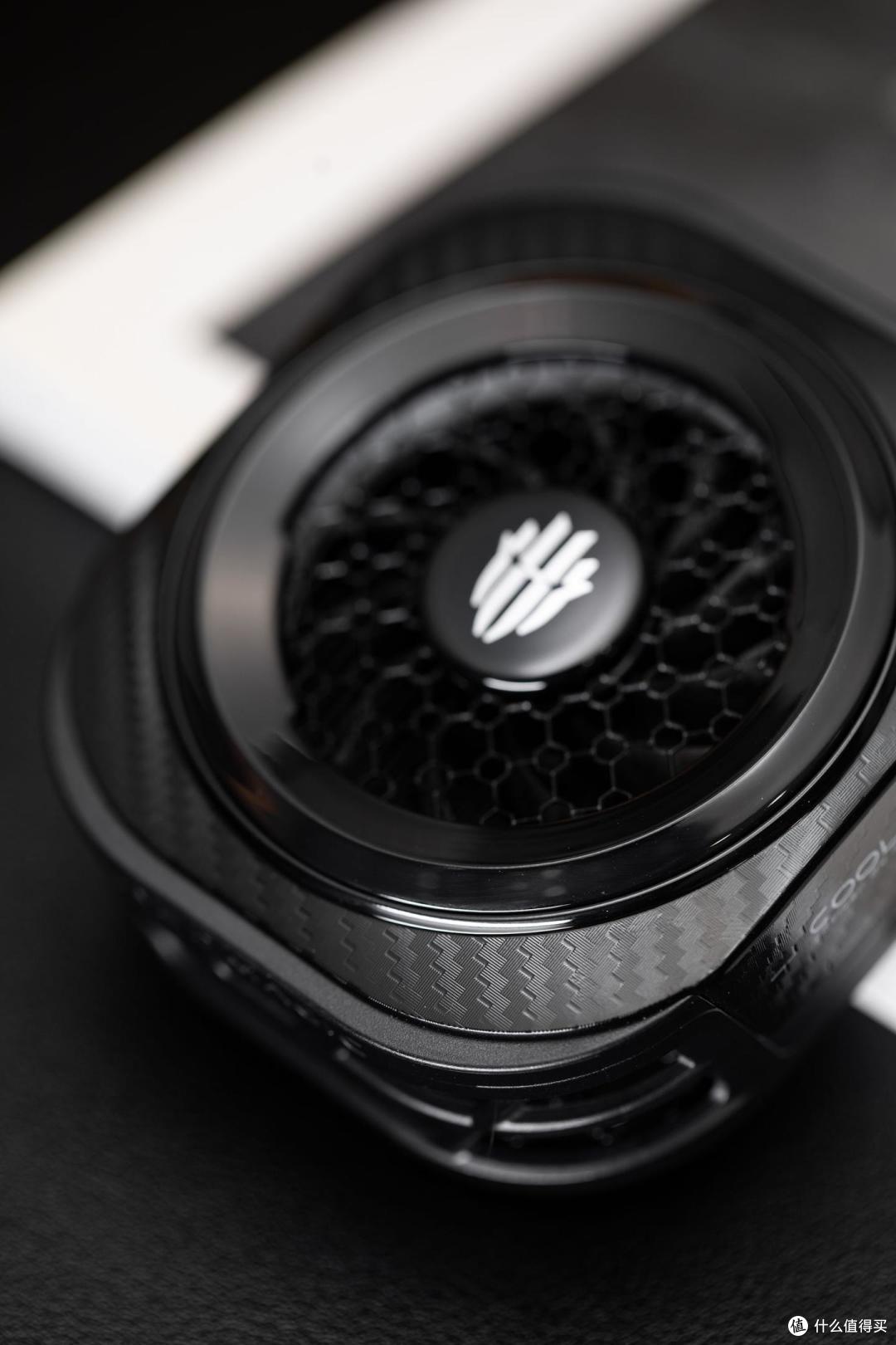 红魔散热器8 Pro，经过36W满功率加持，快速强劲制冷，有效降温