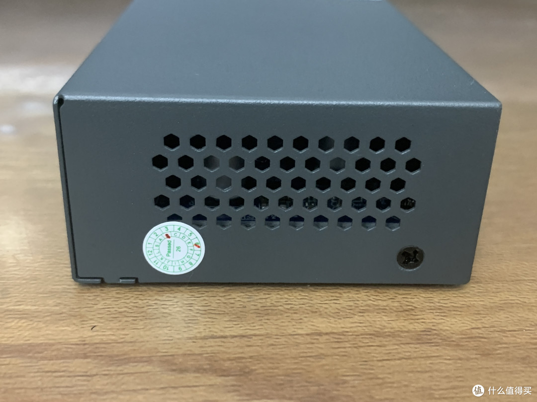 路由器的好搭档——30元的铁壳云管理型千兆交换机