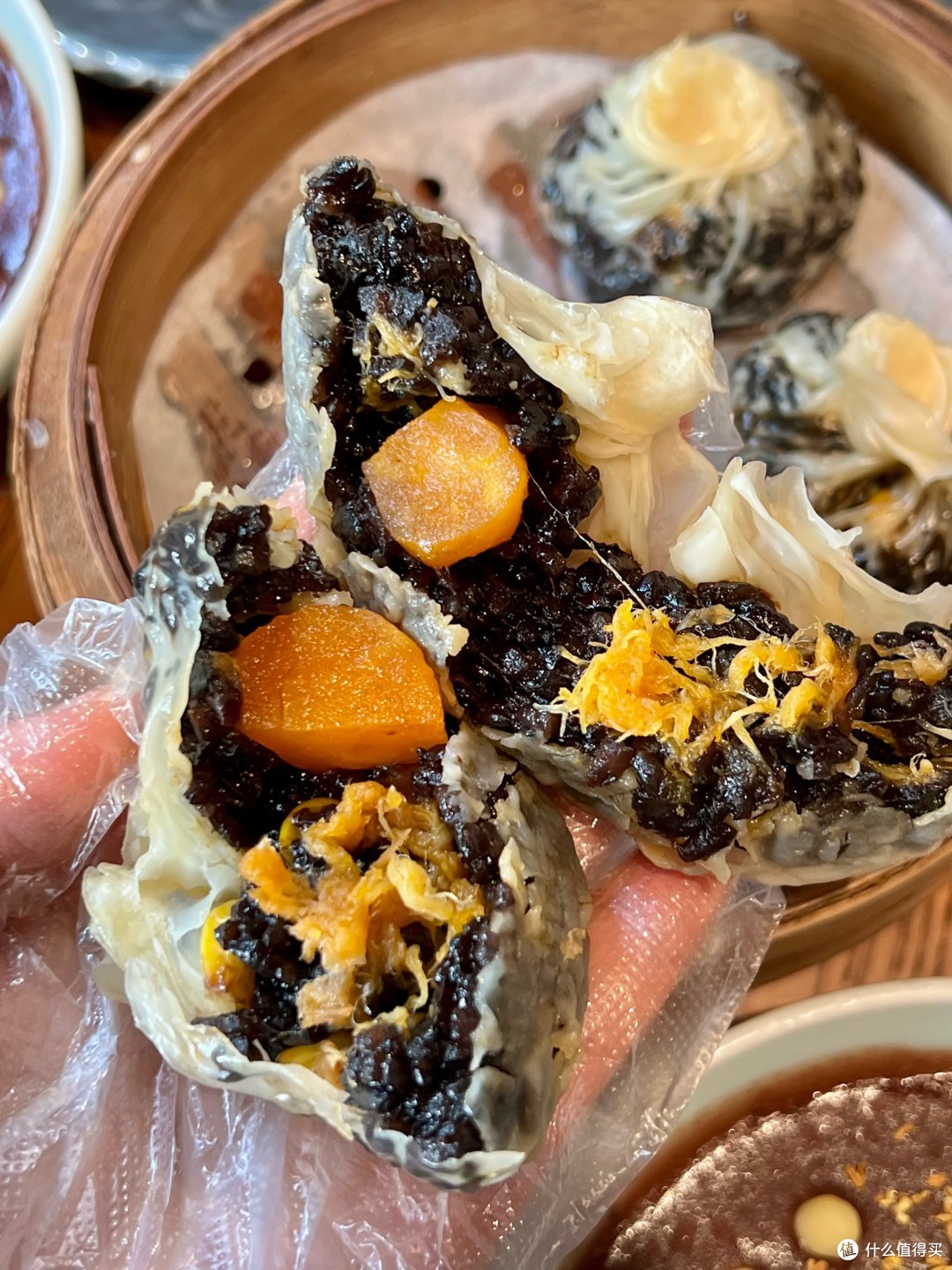 在平江路,认真吃完一整个苏州