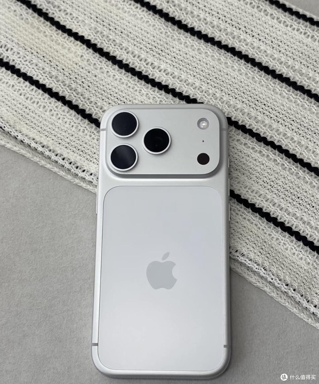 这台iPhone上手实测|优缺点全部摊开说