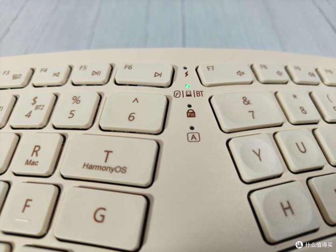 当指尖遇见弧度:一位文字工作者的"桌面理疗师"深度手记