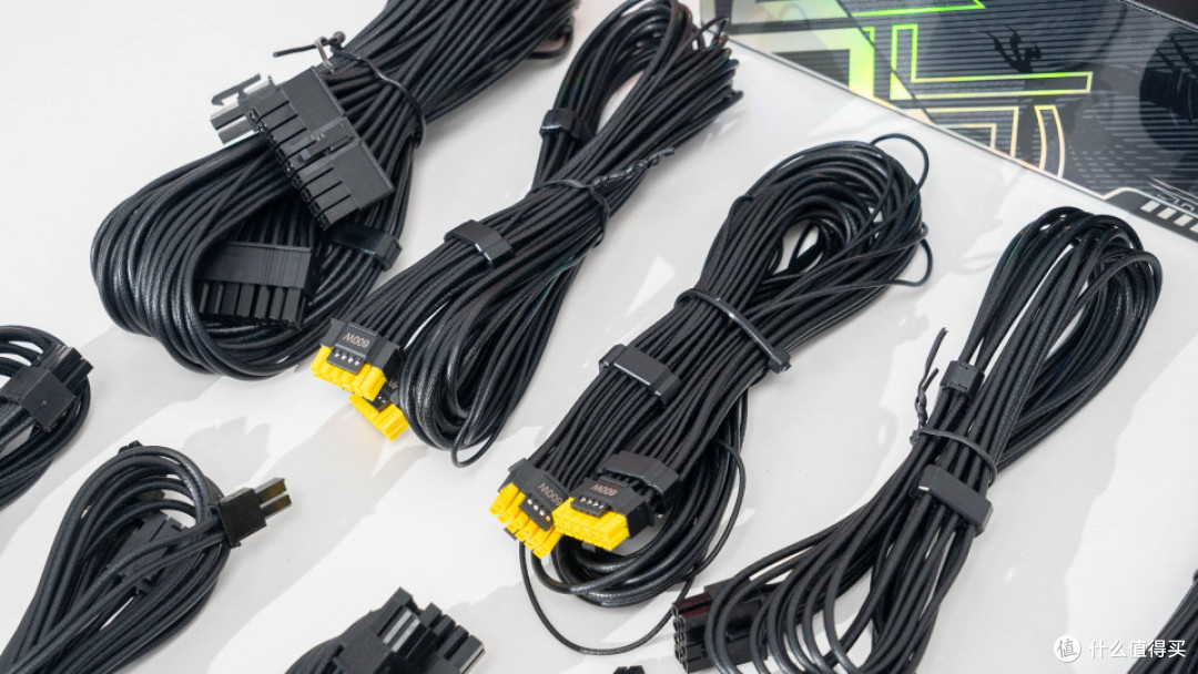告别烧接口焦虑！MPG AI1300TS PCIE5月神给旗舰显卡上一层保险