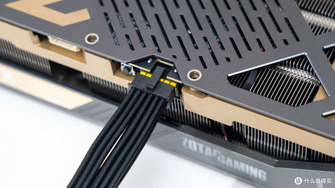 告别烧接口焦虑！MPG AI1300TS PCIE5月神给旗舰显卡上一层保险
