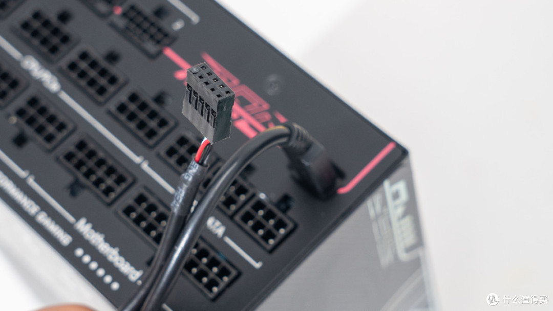 告别烧接口焦虑！MPG AI1300TS PCIE5月神给旗舰显卡上一层保险