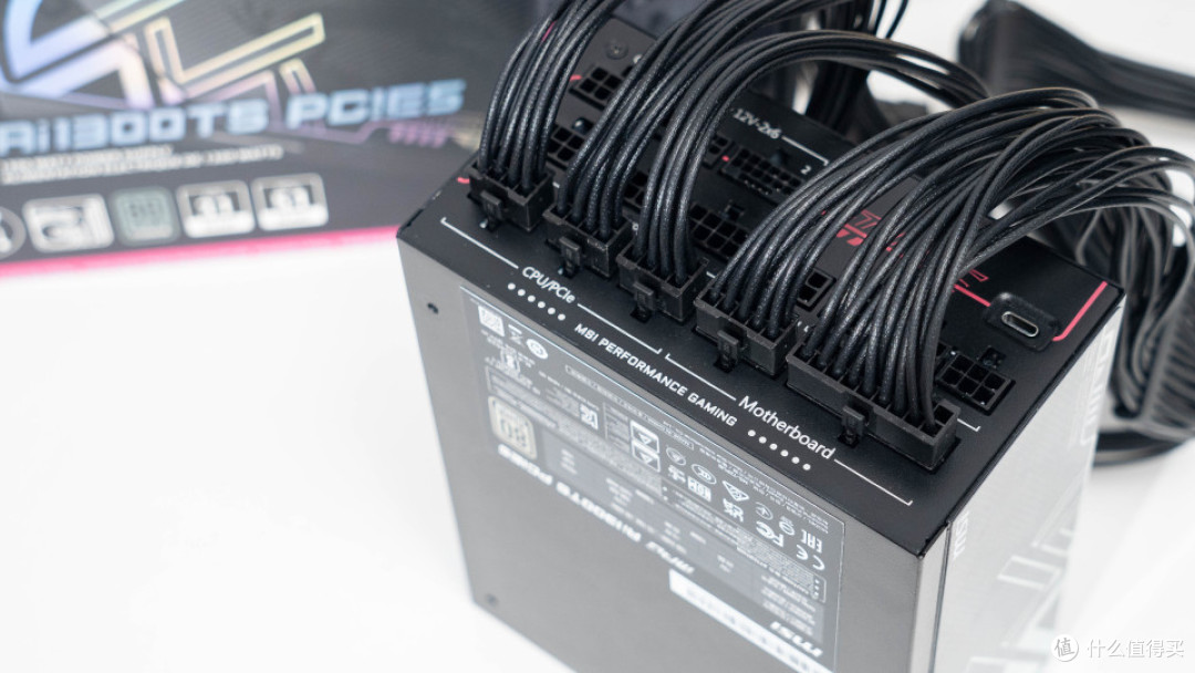 告别烧接口焦虑！MPG AI1300TS PCIE5月神给旗舰显卡上一层保险