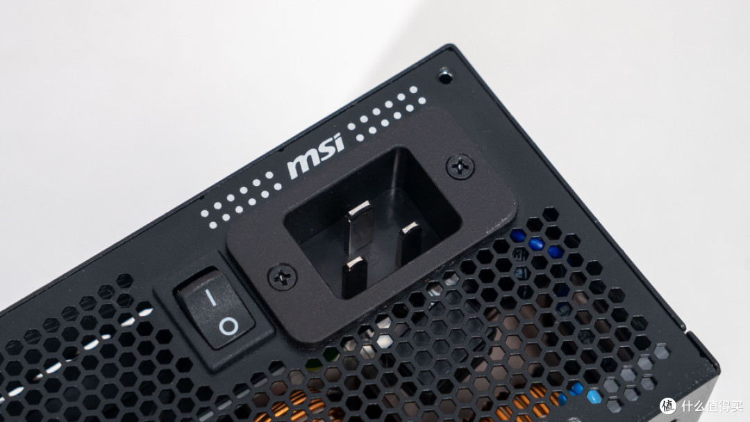 告别烧接口焦虑！MPG AI1300TS PCIE5月神给旗舰显卡上一层保险