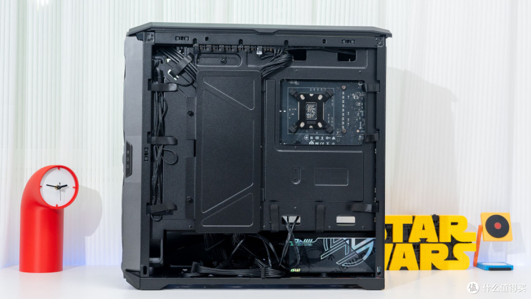 告别烧接口焦虑！MPG AI1300TS PCIE5月神给旗舰显卡上一层保险