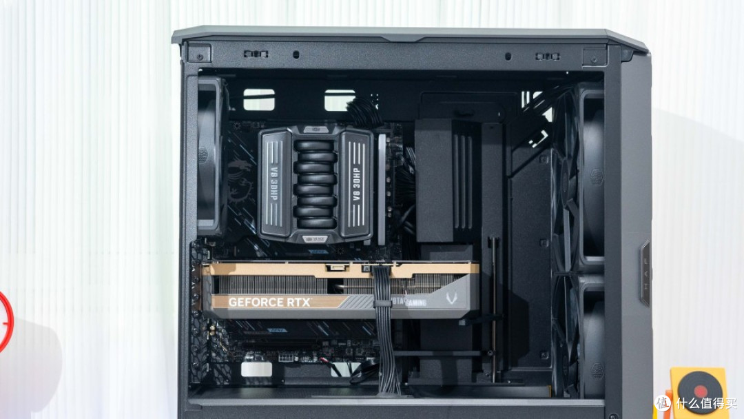 告别烧接口焦虑！MPG AI1300TS PCIE5月神给旗舰显卡上一层保险
