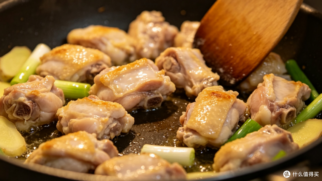 家常炖鸡总发柴腥味重，掌握核心技巧，汤鲜肉嫩连汁都不剩