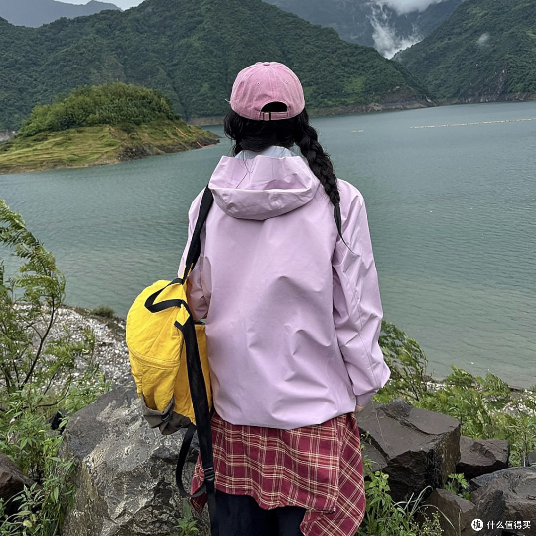 轻量化徒步天花板|伯希和冲锋衣+登山杖硬核实测!