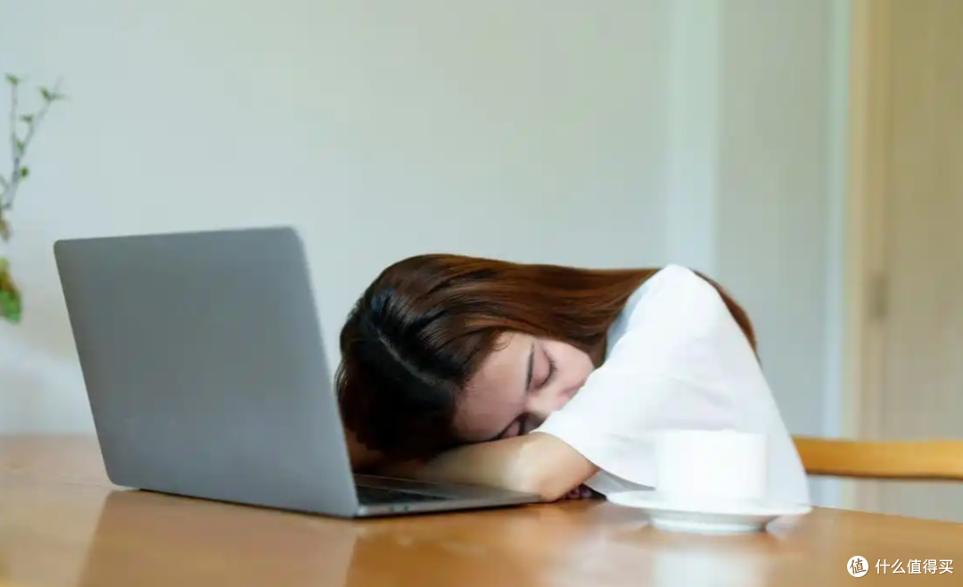 睡觉时身体猛地一颤,是怎么回事?真的是大脑在“测试生死”吗?