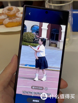 三星Z Fold8系列上手:极致轻薄,折叠屏的未来在AI?