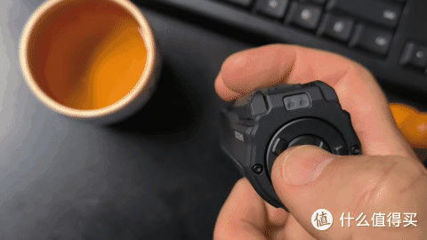 一筒搞定远近照明！艾美能特BTL50：电控变焦全能战术手电体验