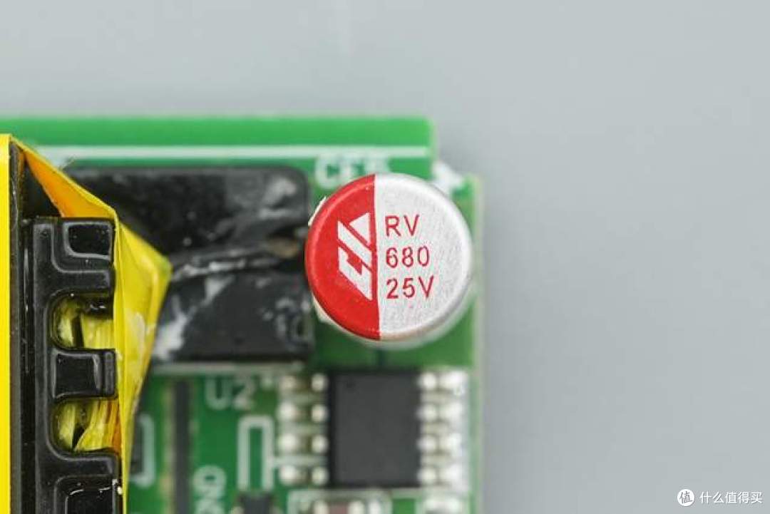 39.99元的宜家充电器靠谱吗?拆开看懂它的内部架构与散热用料