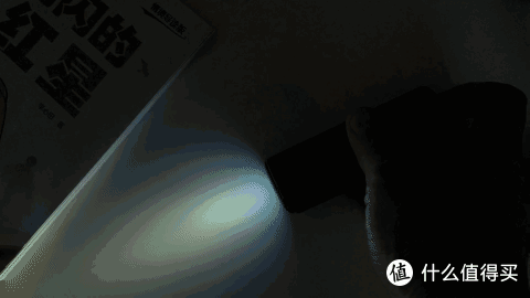 一筒搞定远近照明！艾美能特BTL50：电控变焦全能战术手电体验
