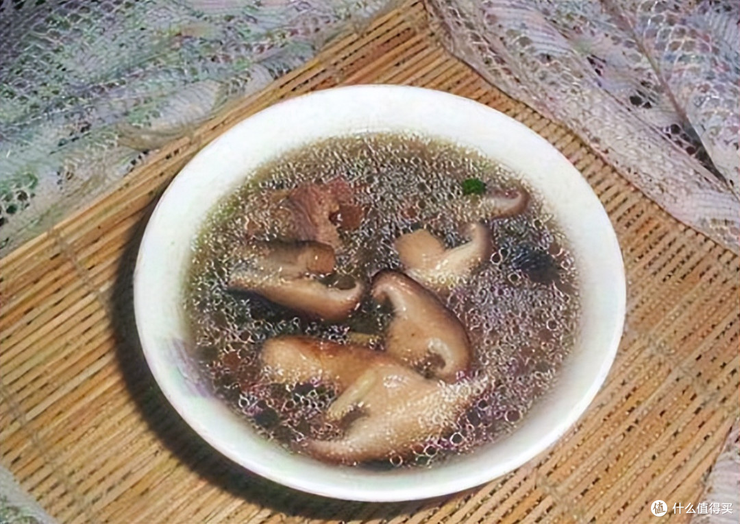 湿气克星集合：揭秘十种让湿气跑光的食物，让你由内而外变轻盈