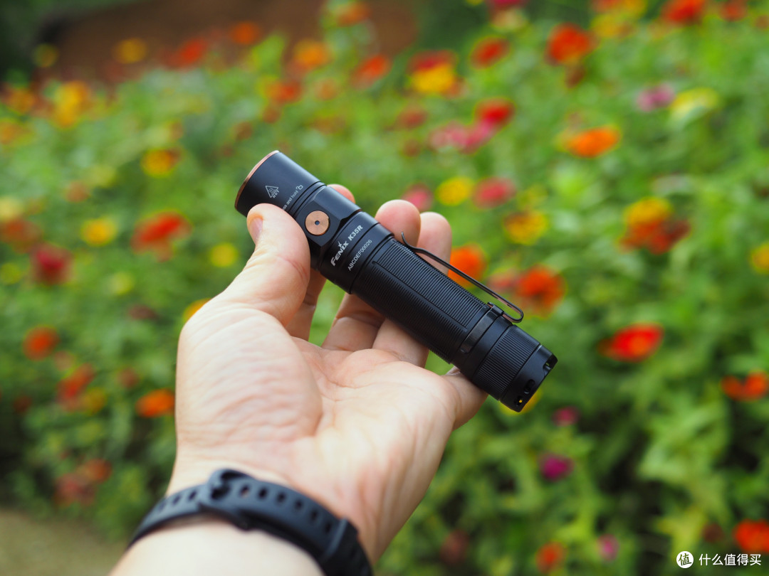 3200流明小巧EDC,西陆户外定制款Fenix K35R手电简单体验