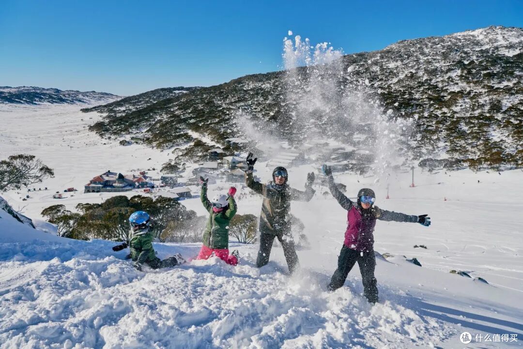 ● Charlotte Pass, Snowy Mountains, New South Wales  📷 / © Destination NSW