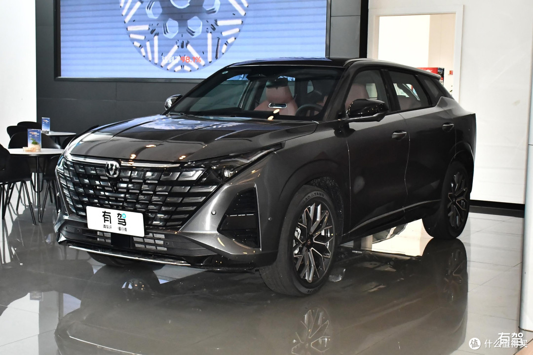 长安UNI-Z 130km续航,城市通勤无忧