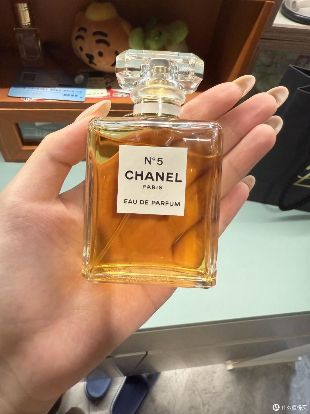 救命!我那月薪三万的男友,送的大牌礼物没一件能用上