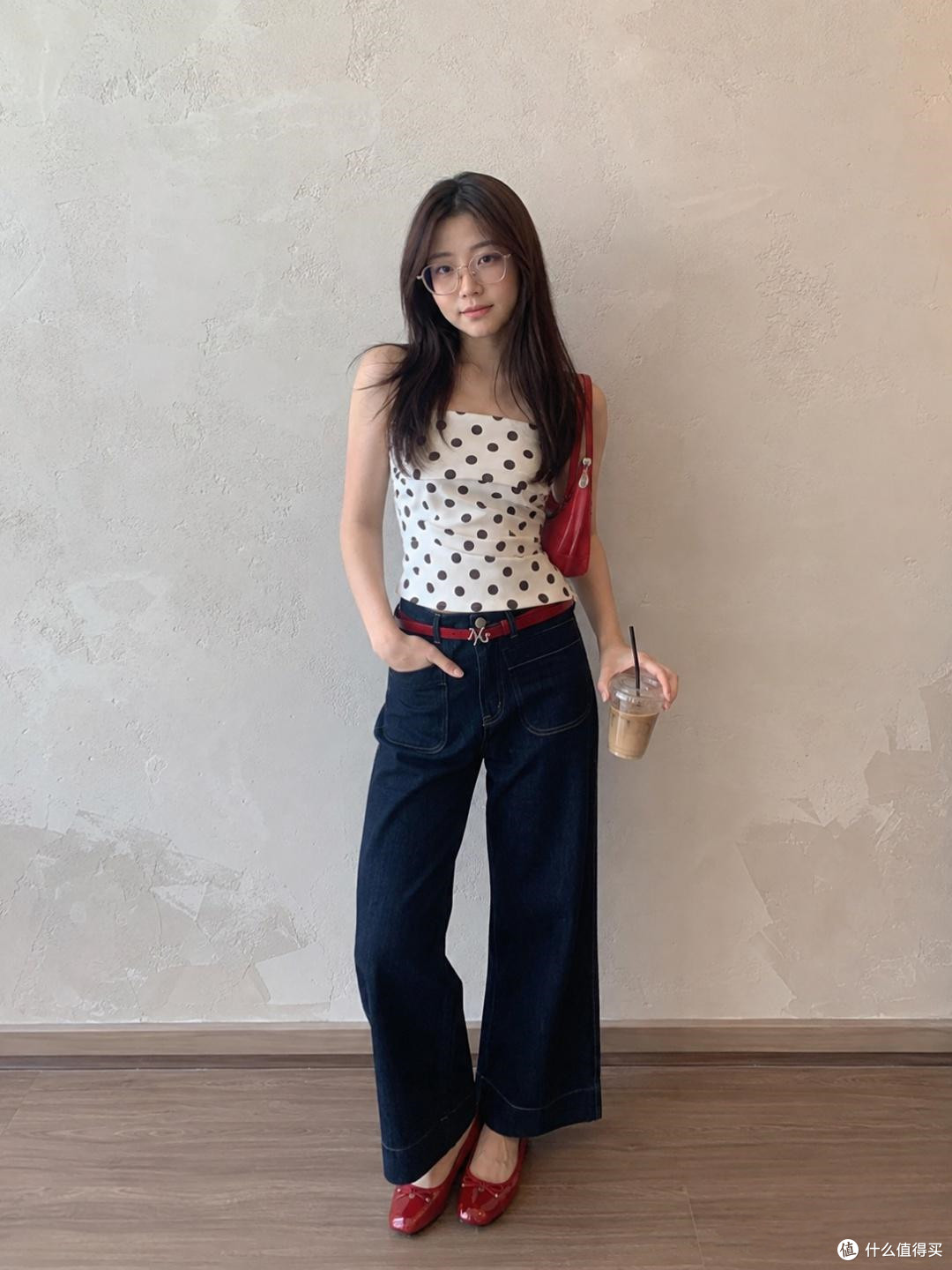 衣柜里一堆衣服,搭不上小红鞋?换个红调以后,随便穿搭都很好看